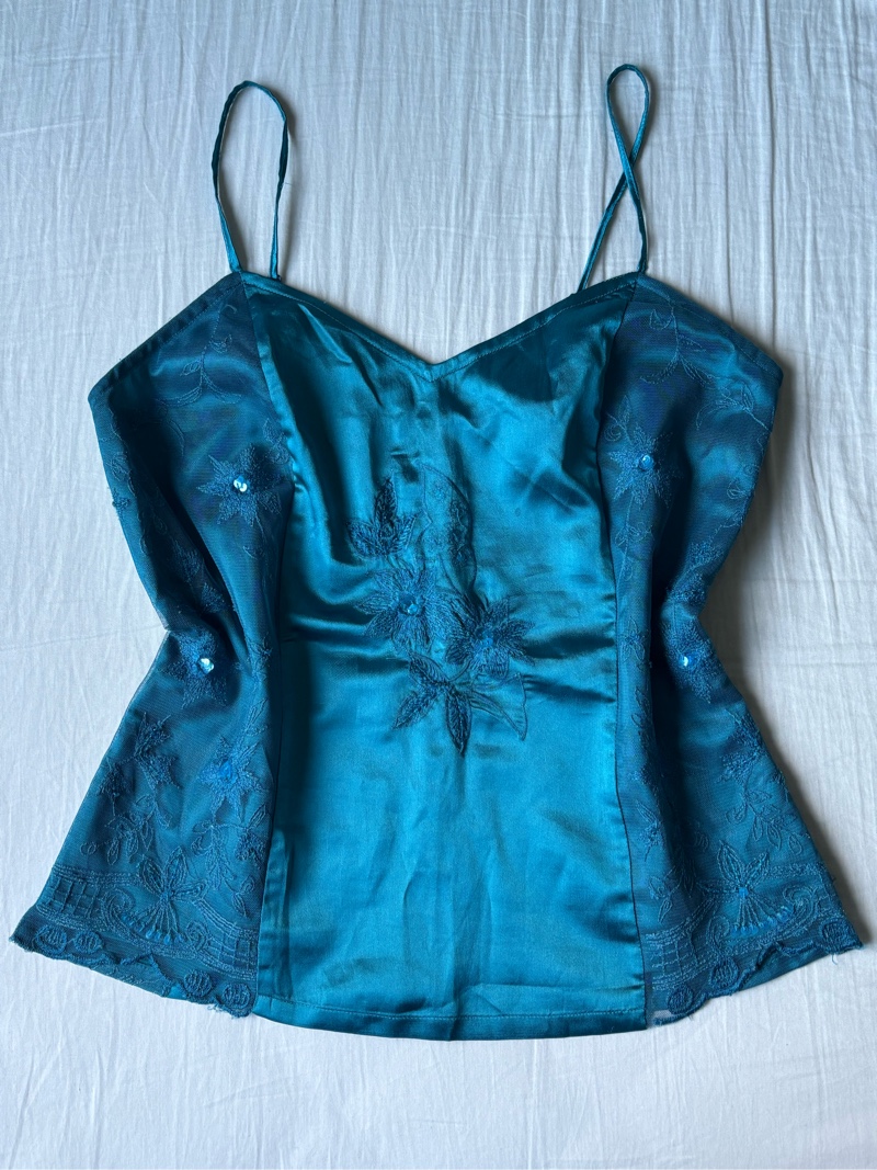 Vintage juhlatoppi kirjailulla