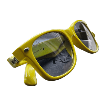 Keltaiset Ray-Ban aurinkolasit