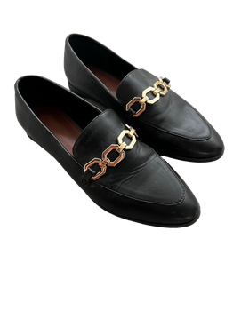 mustat loafers-kengät