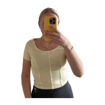 Keltainen lyhyt t-paita