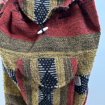 Käsinkudottu värikäs reppu 