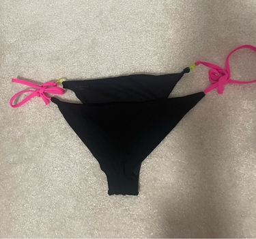 Calzedonia clothing bikinin alaosa