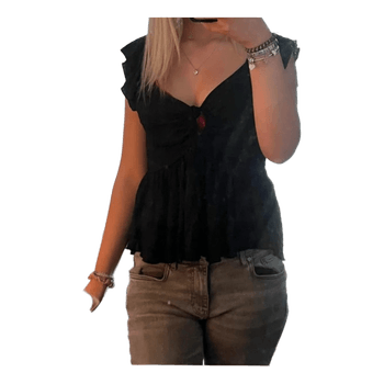 Musta röyhelöinen paita