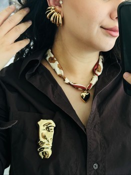 Gold accessories set