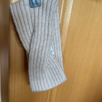 beige ribbed knit headband