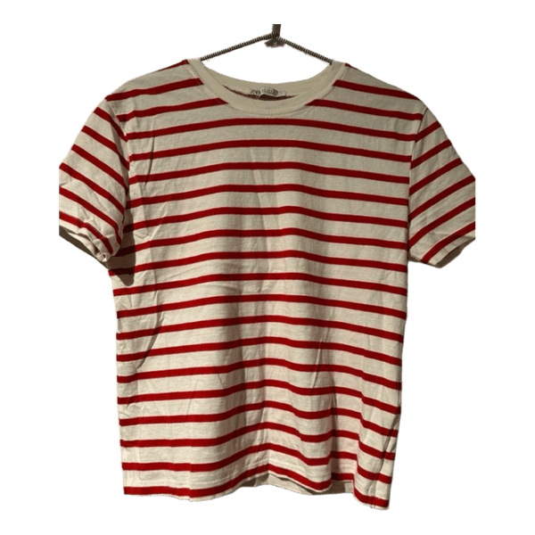 Rød og hvid t-shirt