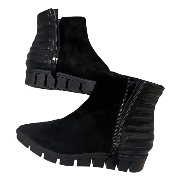 Black pointed ankle boots, size 37-38