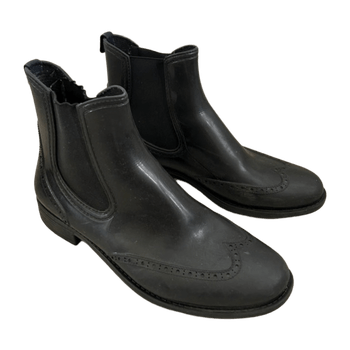 Black chelsea ankle boots