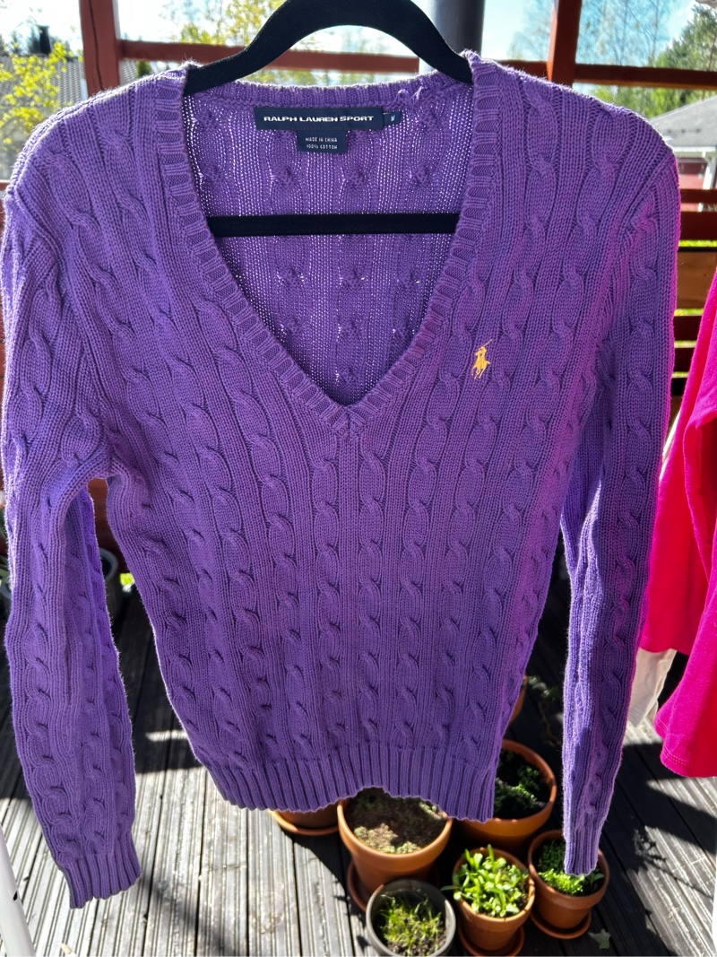 Violetti puuvillaneulepusero