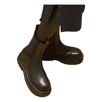 Pavement leather boots