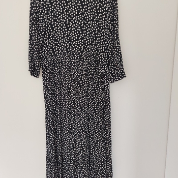 Zaran pilkullinen mekko