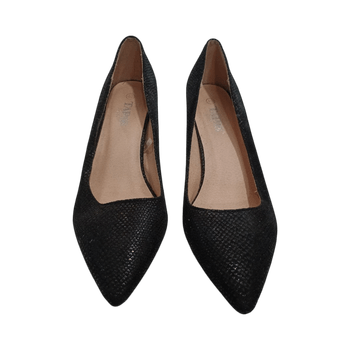 Pointed black pumps