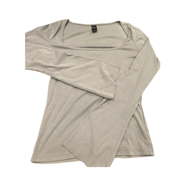 Scoop neck flare sleeve tee