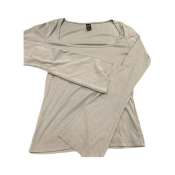 Scoop neck flare sleeve tee