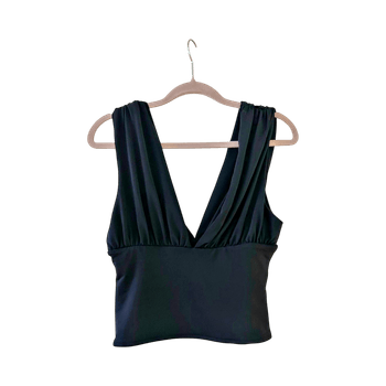 Mustat v-aukkoinen toppi / S