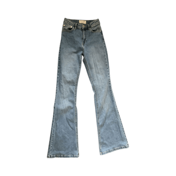 Siniset bootcut-farkut
