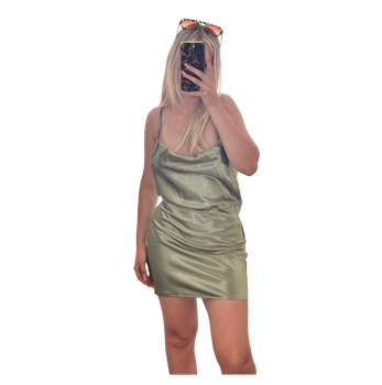 Roheline satiinist minikleit