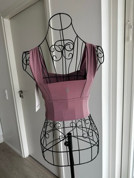 pink sports top