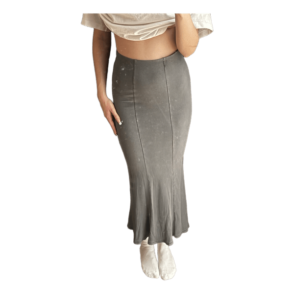 Grey ribbed maxi skirt