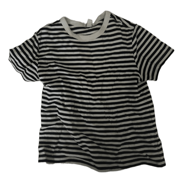 Sort og hvidstripet t-shirt