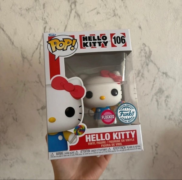 Funko Pop! Helo Kitty #106 Flocked its Sugar Exclusive.