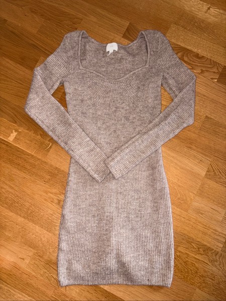 Beige neulemekko