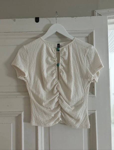 White textured short sleeve top