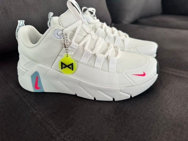 White nike sneakers