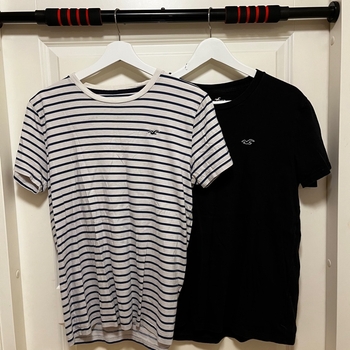 Hollister raidalliset t-paidat