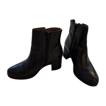 Mustat 37 Wonders nahkanilkkurit