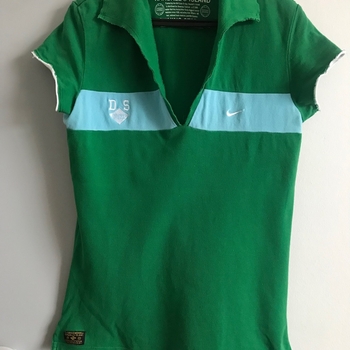 Vihreä Nike-pikeepaita
