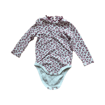 Valkoinen kukkakuvioinen body