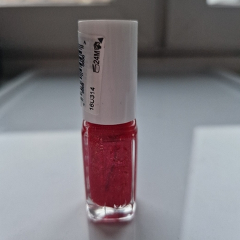 Uusi Essien "Let's Party" -kynsilakka