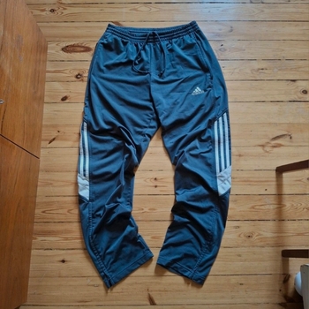 Adidas verkkarit