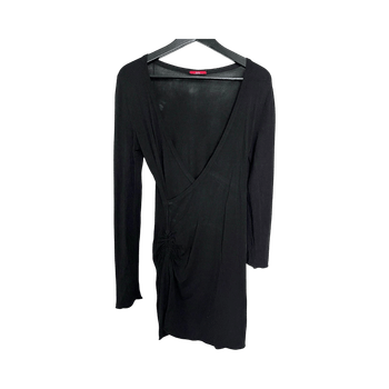 Musta pitkähihainen mekko