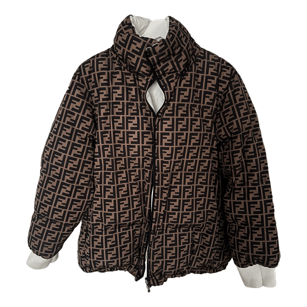 Fendi-tyylinen toppatakki