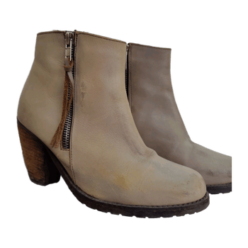 Bianco. boots