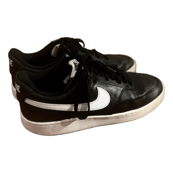 Nike black low sneakers