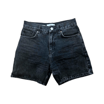 Mustat farkkushortsit