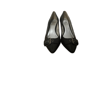 Pointed toe pumps