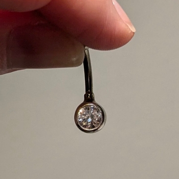 Napakoru kirkkaalla kivellä