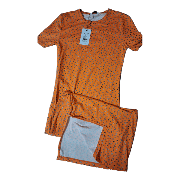 Oranžinė raštuota suknelė