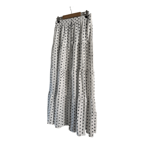 Valkoinen pilkullinen maxihame S-M