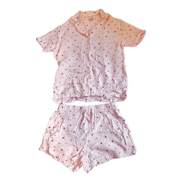 Vaaleanpunainen pyjamasetti