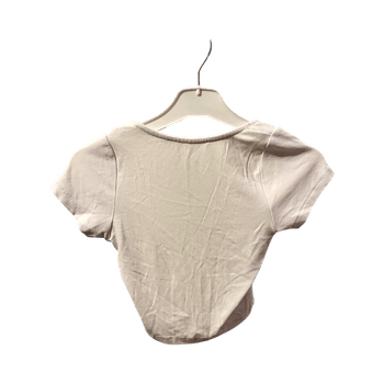 Valkoinen lyhythihainen paita