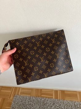 Louis Vuitton-tyylinen laukku