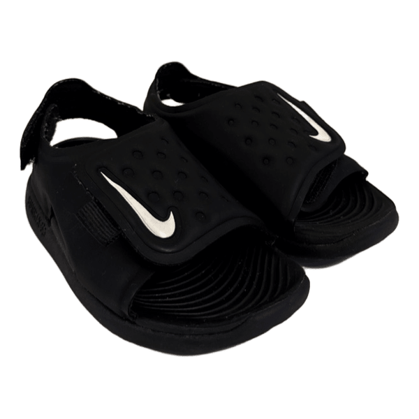 Mustad Nike sandaalid