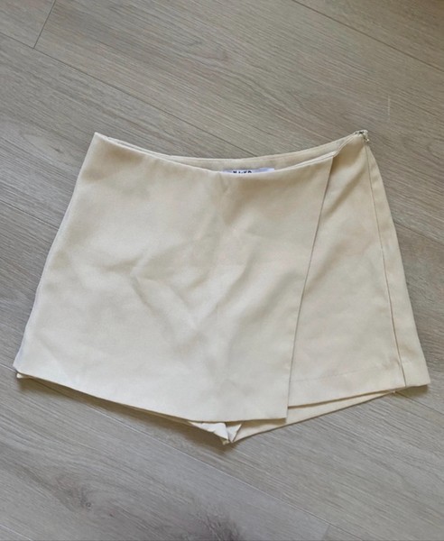 NA-KD skort