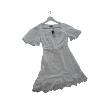 valkoinen broderie-mekko