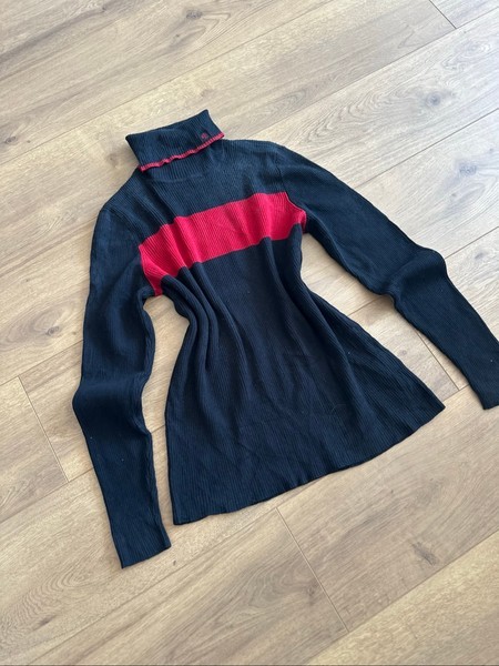 Black red turtleneck sweater